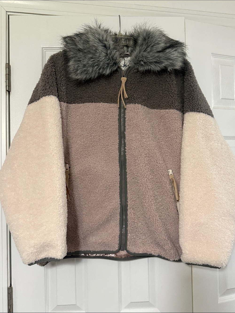 Boundless North Color-Block Sherpa Oversize Fleece Jacket, Size US XLP.